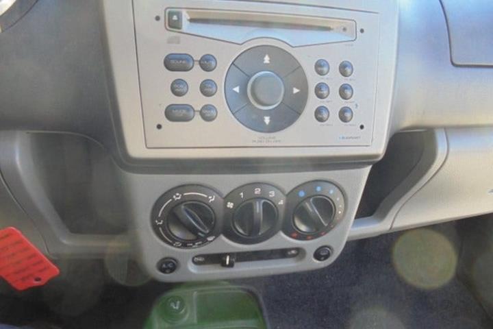 Grå Suzuki Ignis fra 2008
