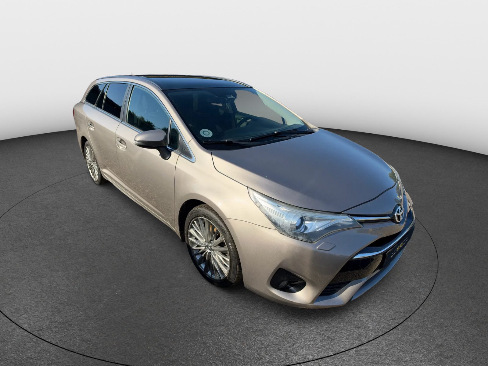 undefined Toyota Avensis fra 2015
