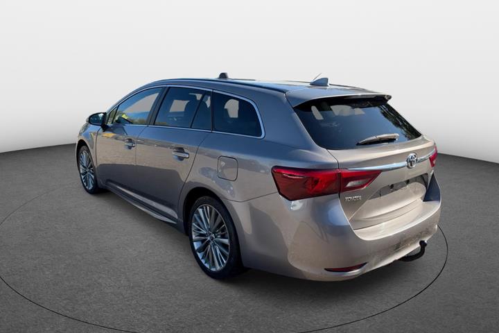 undefined Toyota Avensis fra 2015