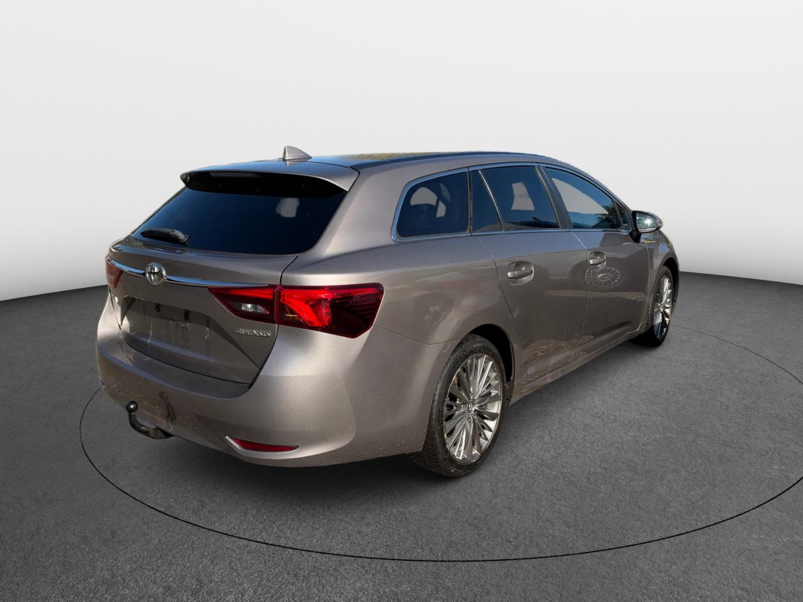 undefined Toyota Avensis fra 2015
