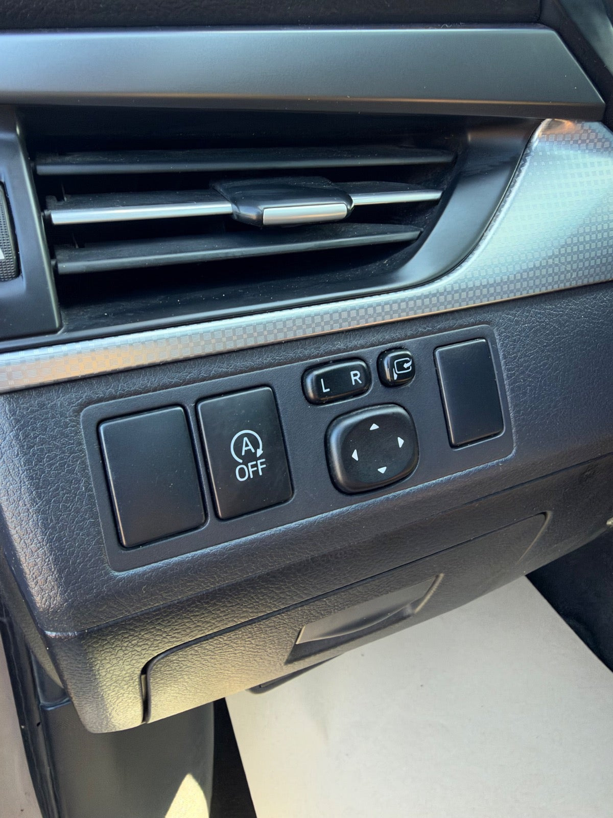 undefined Toyota Avensis fra 2015