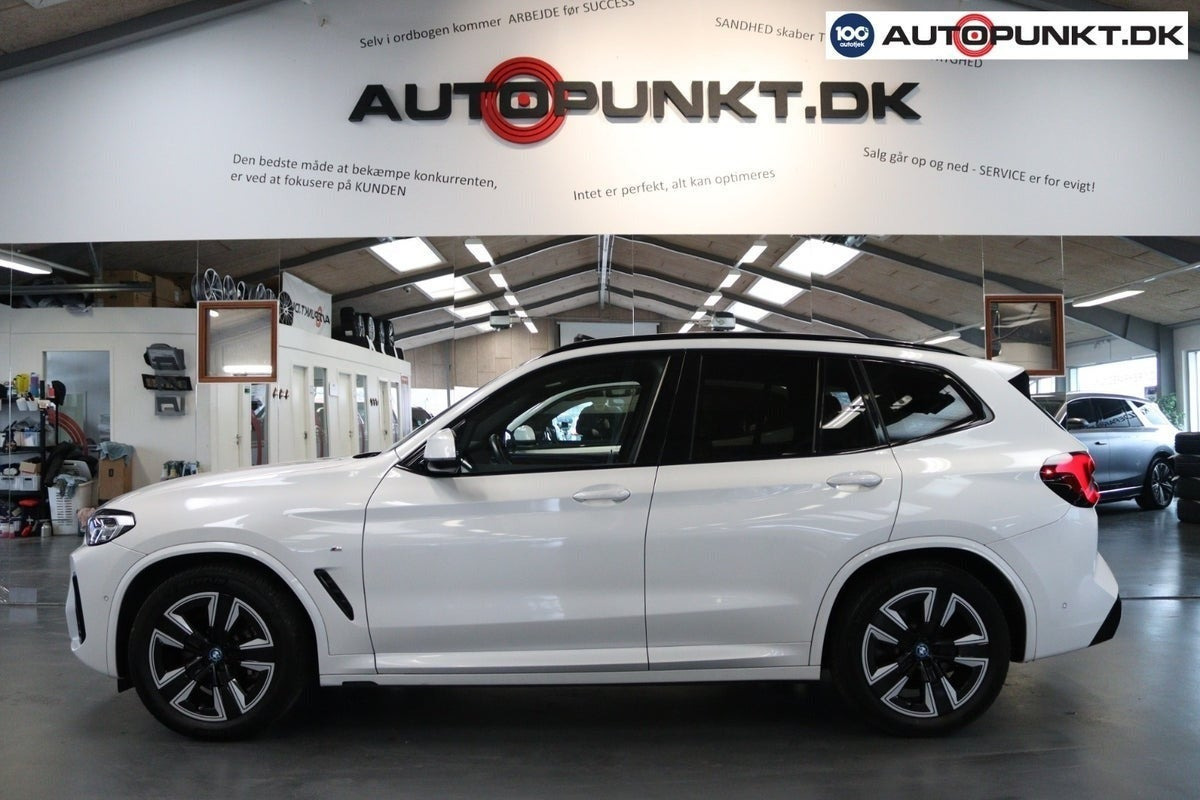 Hvid BMW iX3 fra 2023