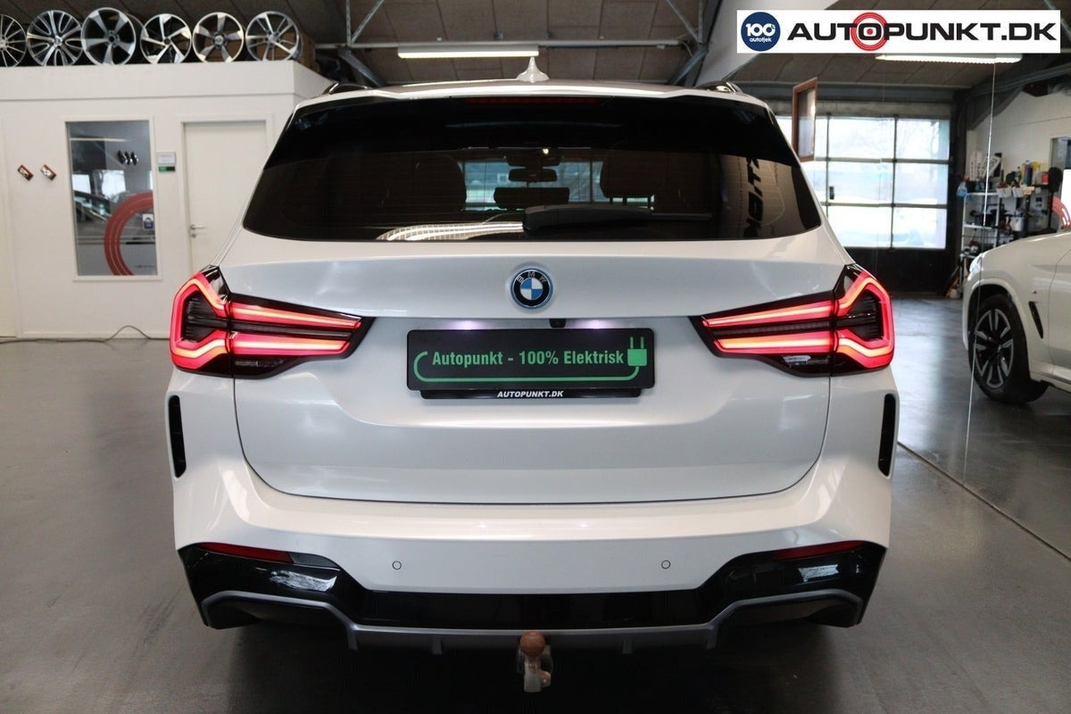 Hvid BMW iX3 fra 2023
