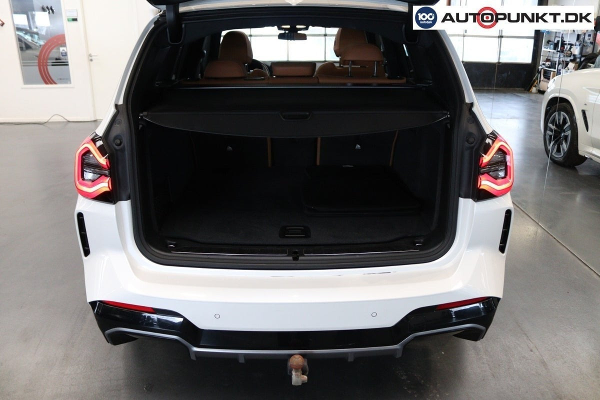 Hvid BMW iX3 fra 2023