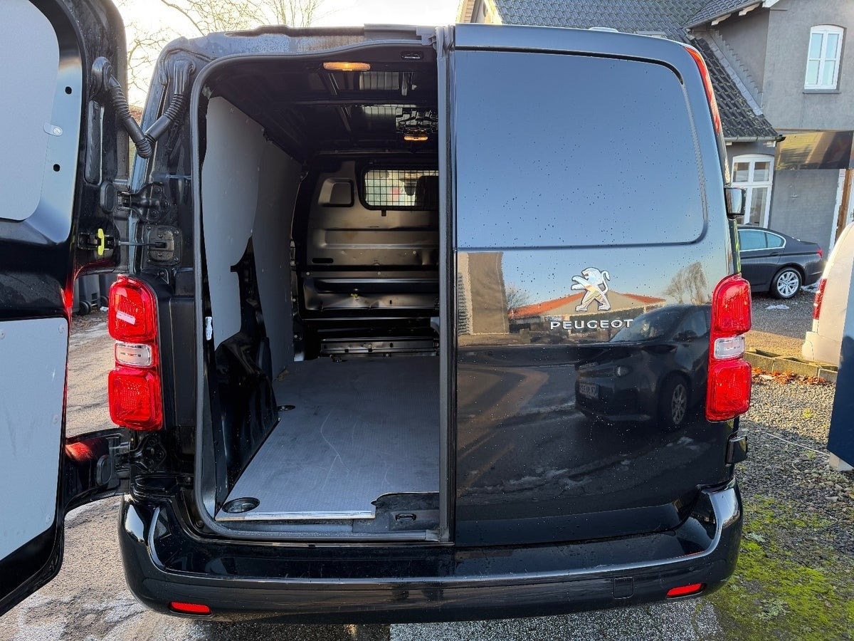 Sort Peugeot Expert fra 2023