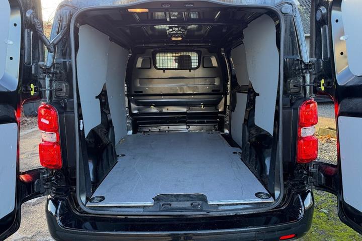 Sort Peugeot Expert fra 2023
