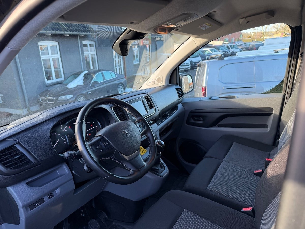 Sort Peugeot Expert fra 2023