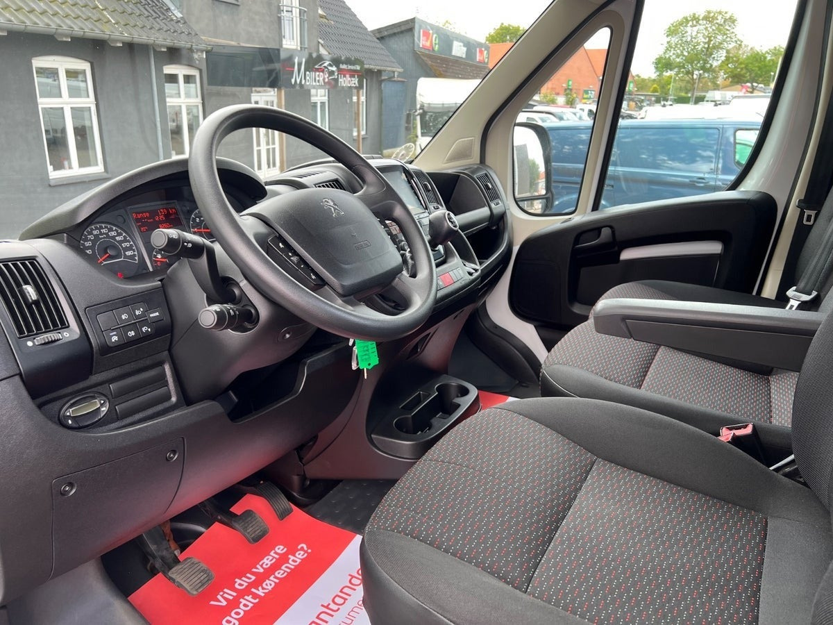Hvid Peugeot Boxer 435 fra 2024