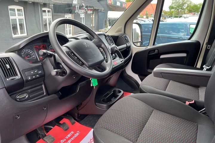 Hvid Peugeot Boxer 435 fra 2024