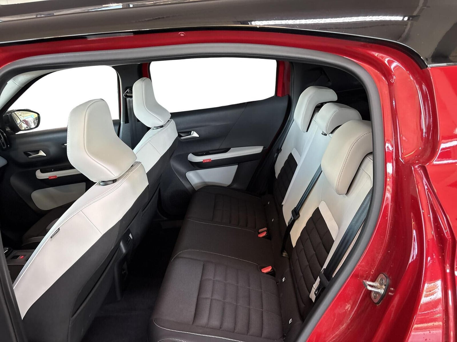 Rød Citroën e-C3 Aircross fra 2026