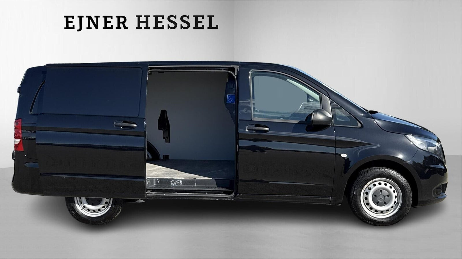 Sort Mercedes Vito 114 fra 2022