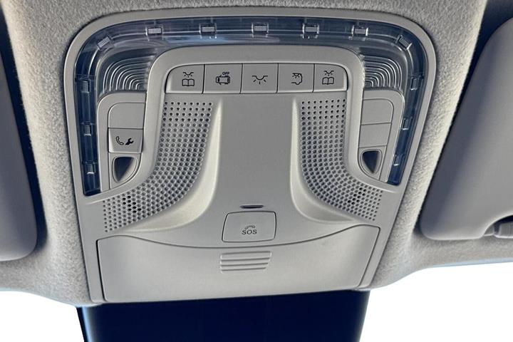Sort Mercedes Vito 114 fra 2022