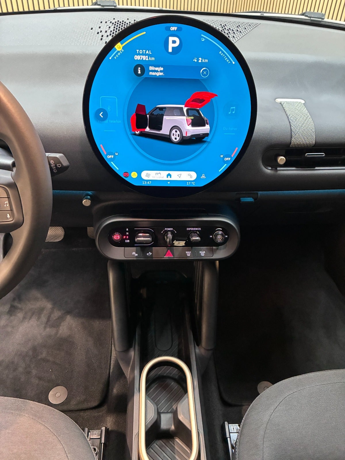 Sølv Mini Cooper E fra 2025