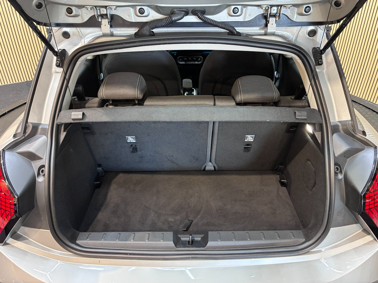 Sølv Mini Cooper E fra 2025