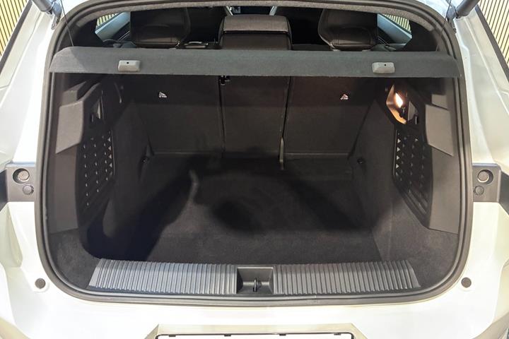 Hvid Renault Scenic E-Tech fra 2025