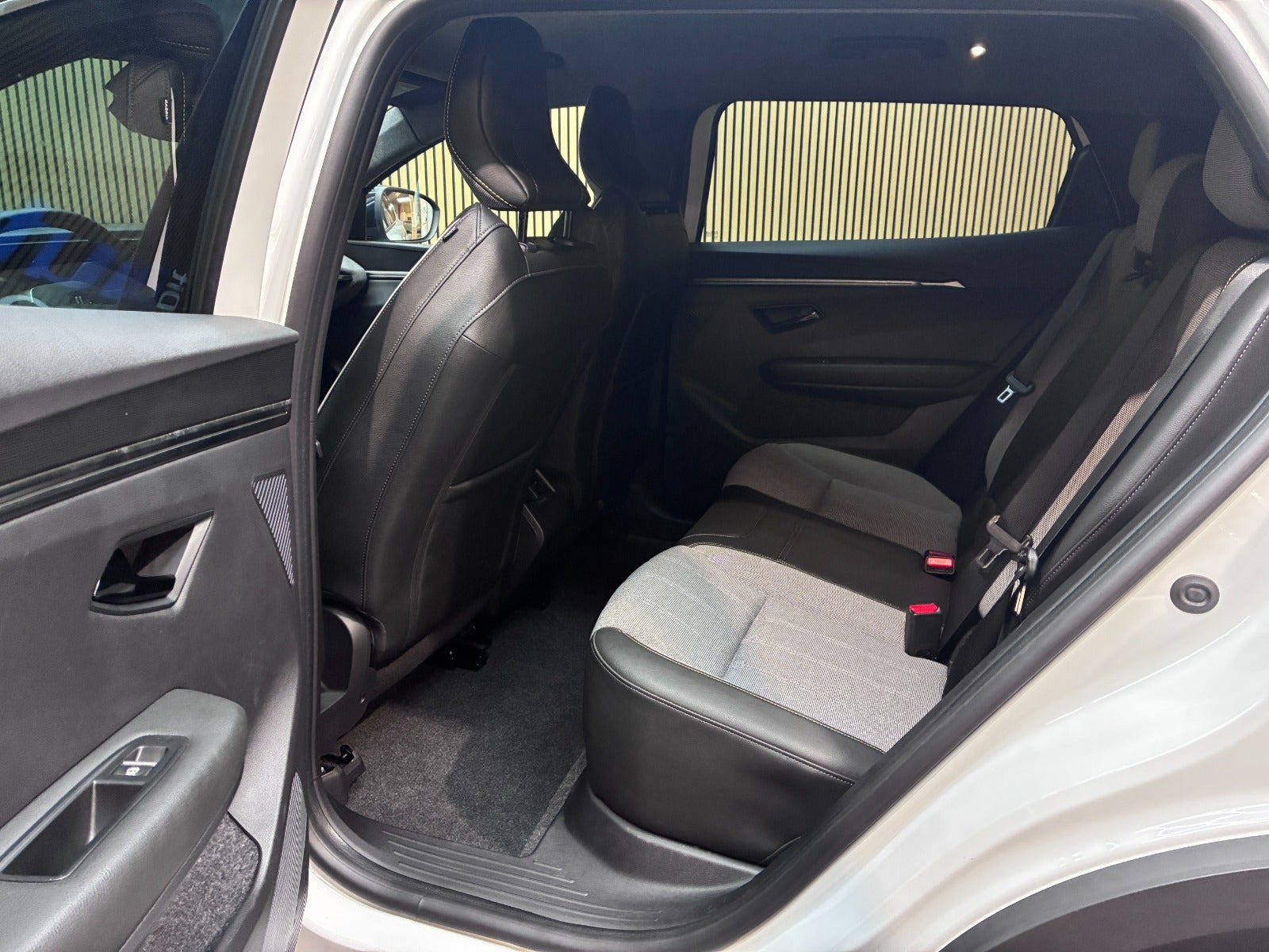 Hvid Renault Scenic E-Tech fra 2025