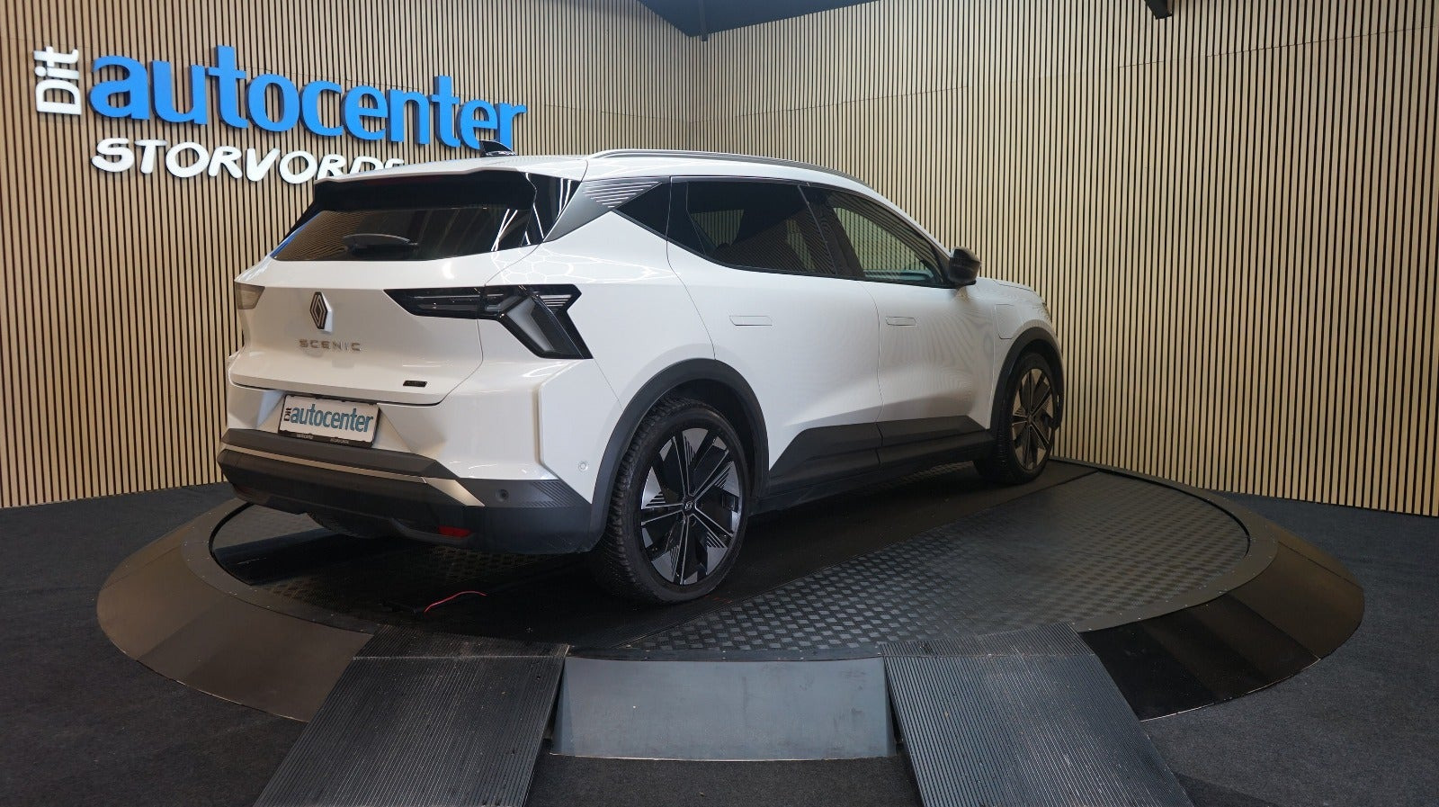 Hvid Renault Scenic E-Tech fra 2025