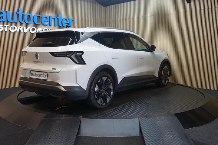 Hvid Renault Scenic E-Tech fra 2025