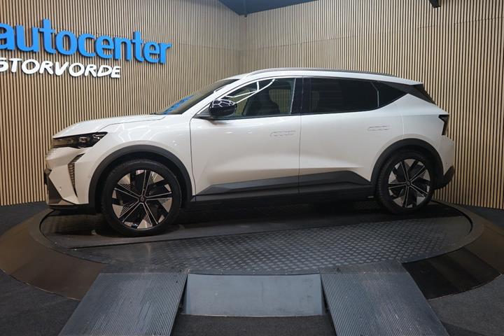 Hvid Renault Scenic E-Tech fra 2025