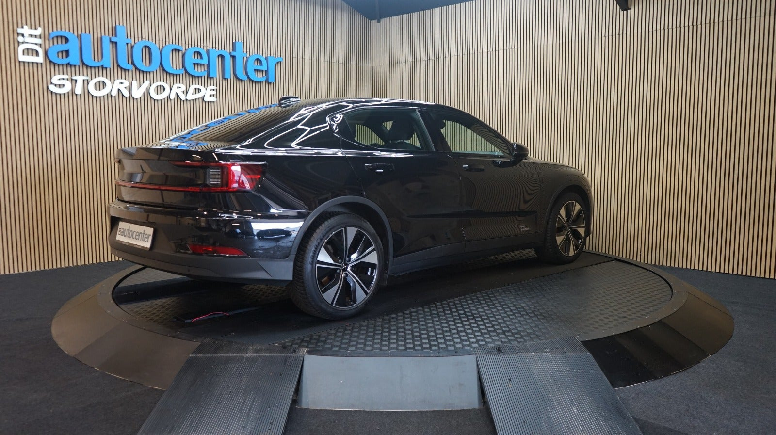 Sort Polestar 2 fra 2024