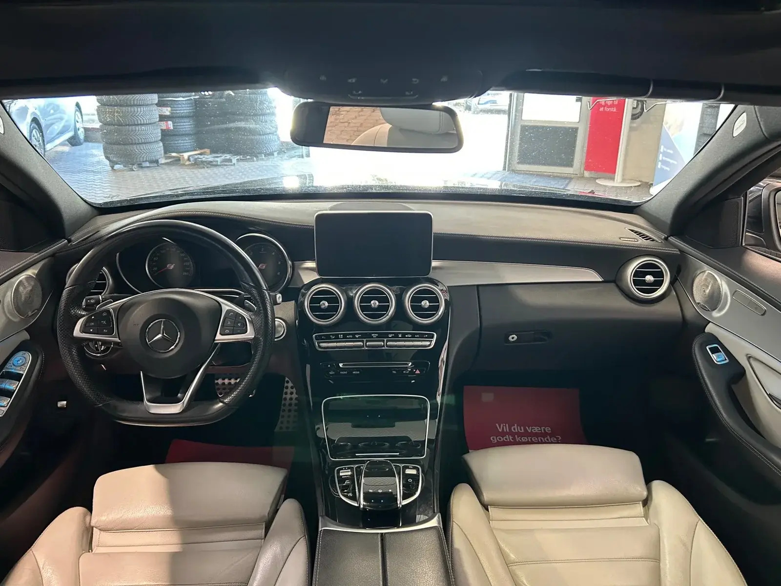Sort Mercedes C250 fra 2015