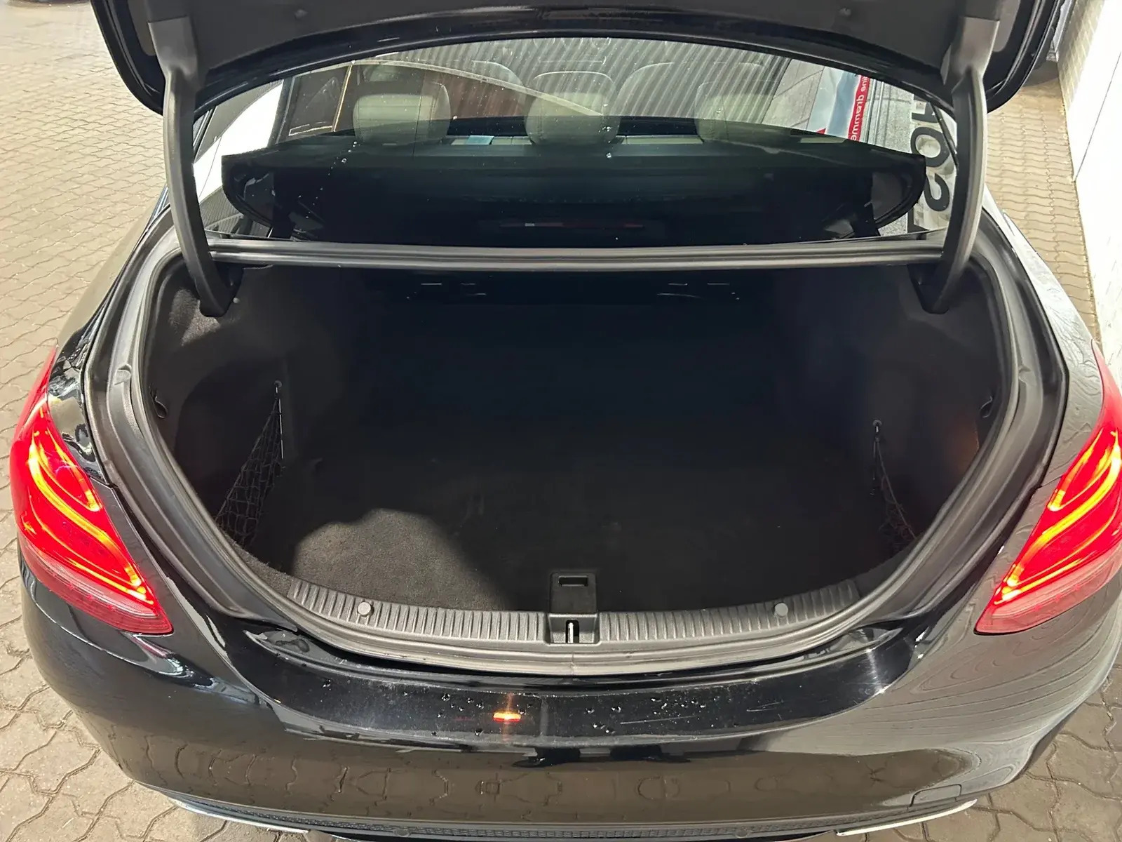 Sort Mercedes C250 fra 2015