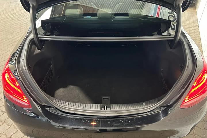 Sort Mercedes C250 fra 2015