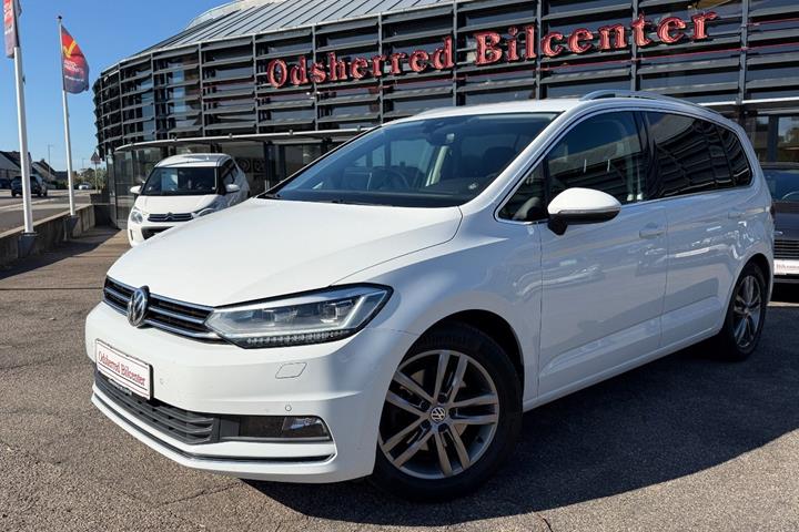 Hvid VW Touran fra 2019