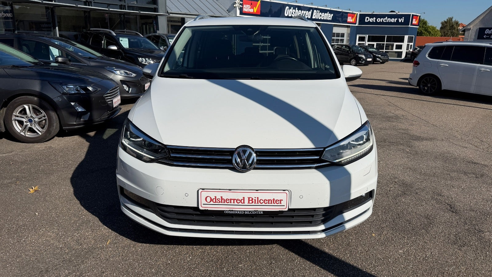 Hvid VW Touran fra 2019