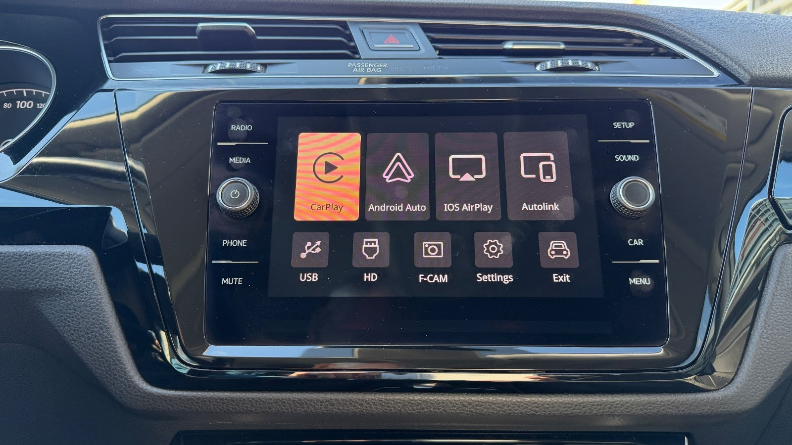 Hvid VW Touran fra 2019