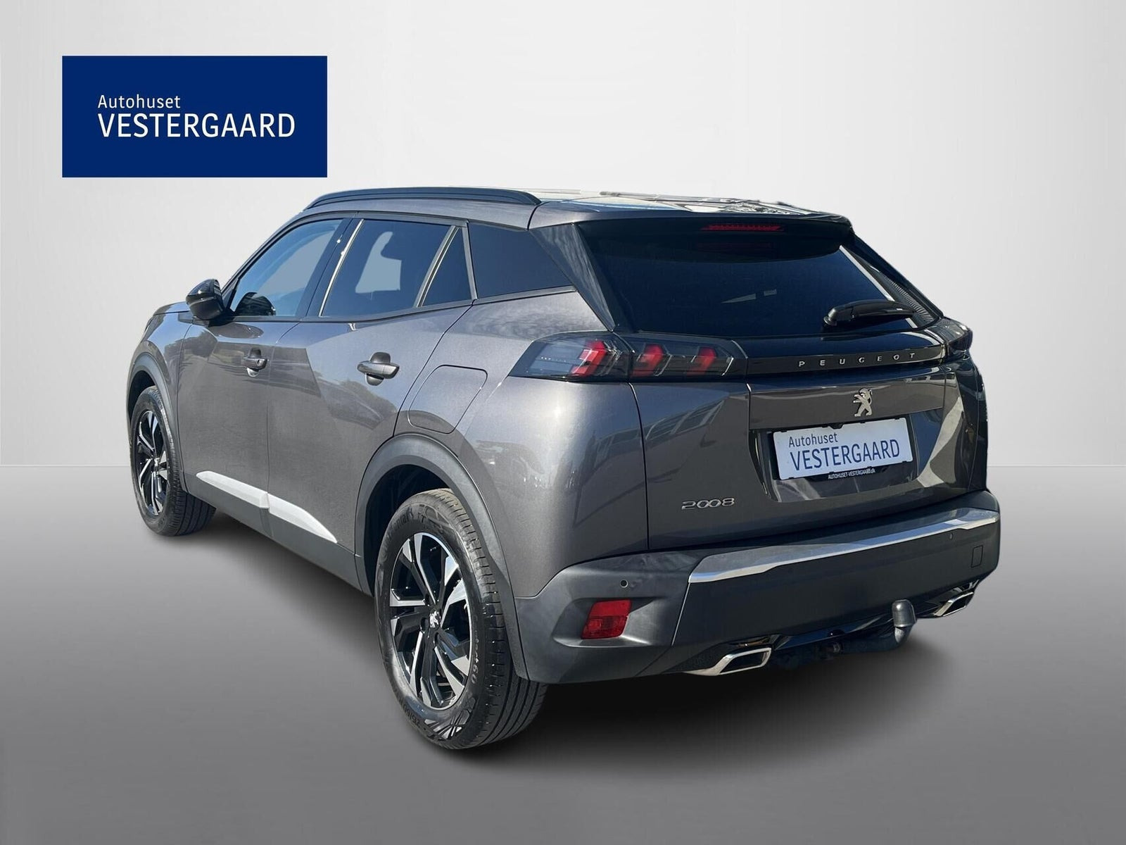 Grå Peugeot 2008 fra 2022