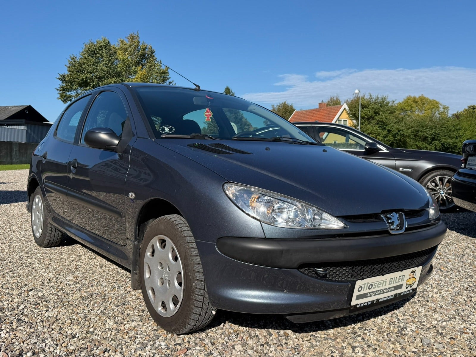 Grå Peugeot 206 fra 2007