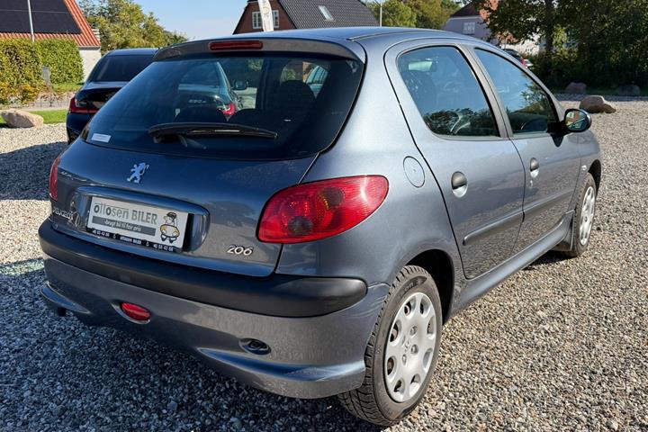 Grå Peugeot 206 fra 2007