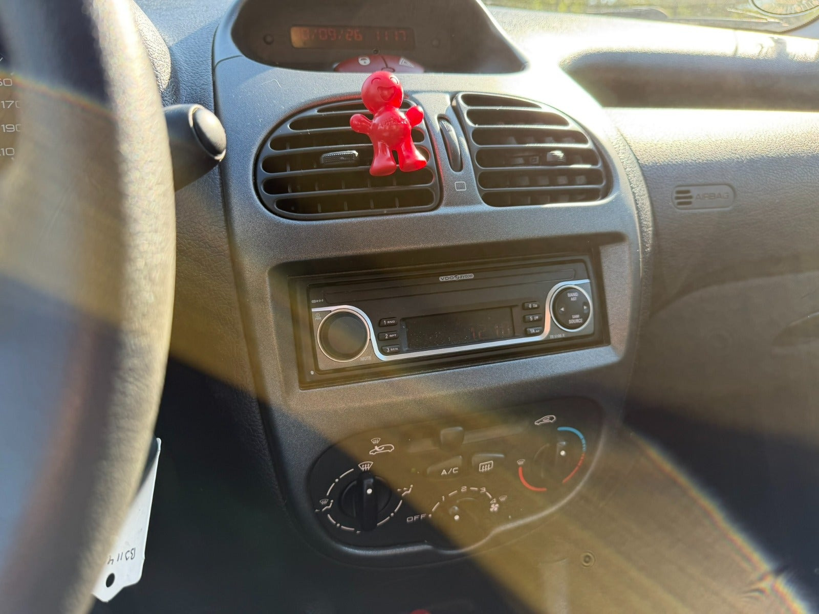 Grå Peugeot 206 fra 2007
