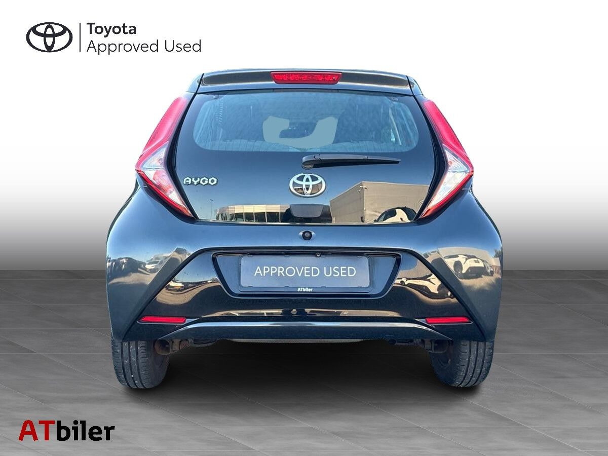 Sort Toyota Aygo fra 2020