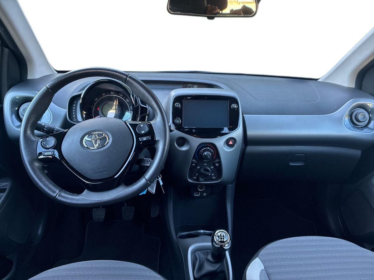 Sort Toyota Aygo fra 2020