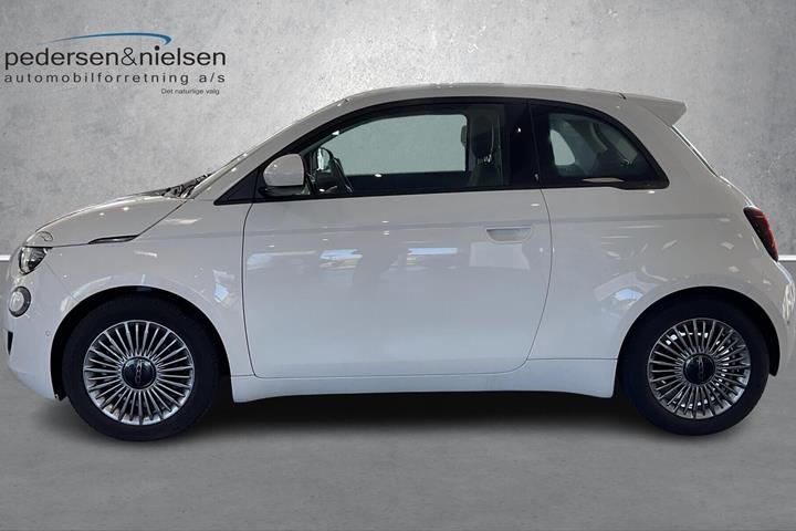Hvid Fiat 500e fra 2023