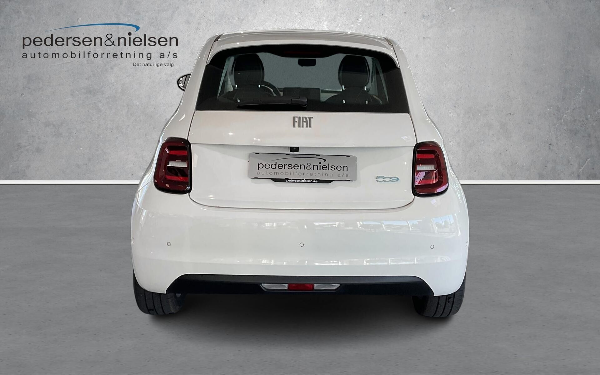 Hvid Fiat 500e fra 2023