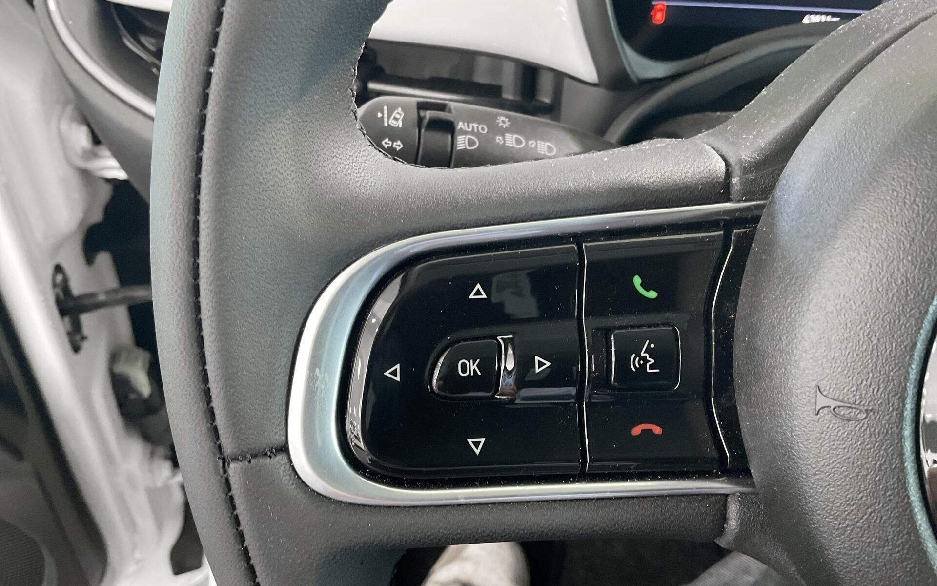 Hvid Fiat 500e fra 2023