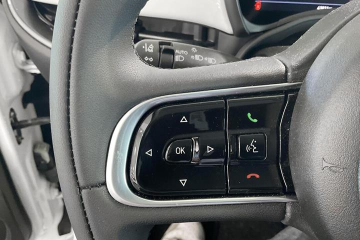 Hvid Fiat 500e fra 2023