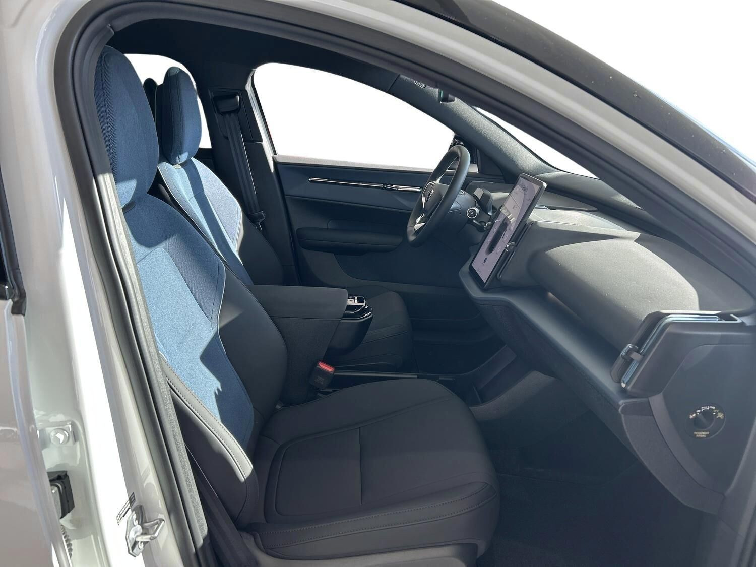 Hvid Volvo EX30 Cross Country fra 2025