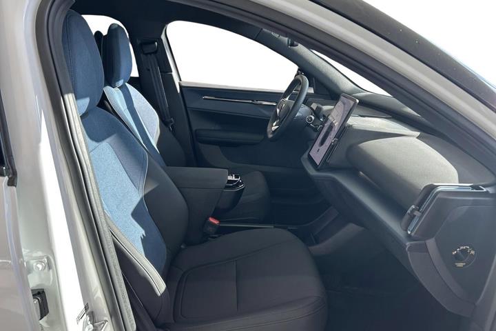 Hvid Volvo EX30 Cross Country fra 2025