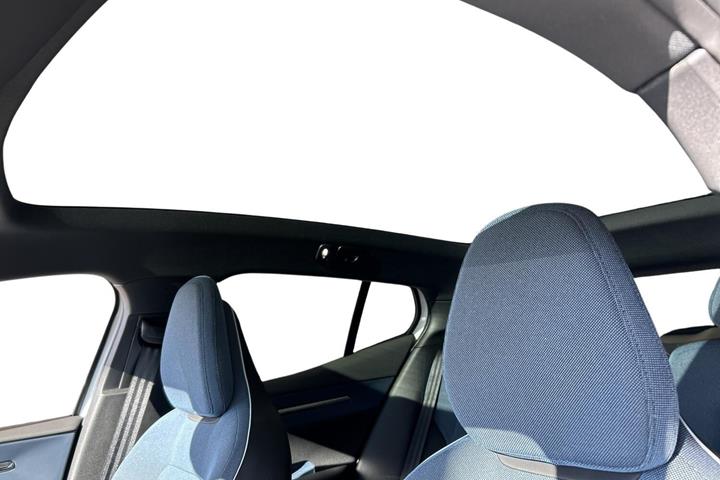 Hvid Volvo EX30 Cross Country fra 2025