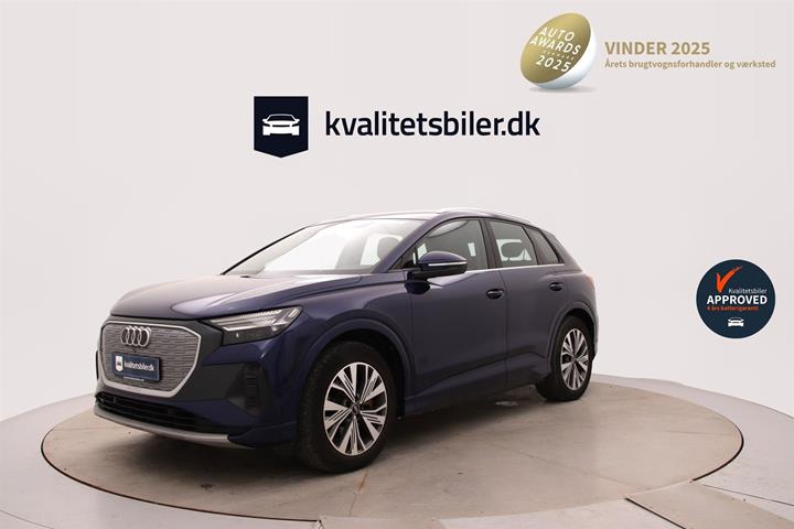 Blå Audi Q4 fra 2022