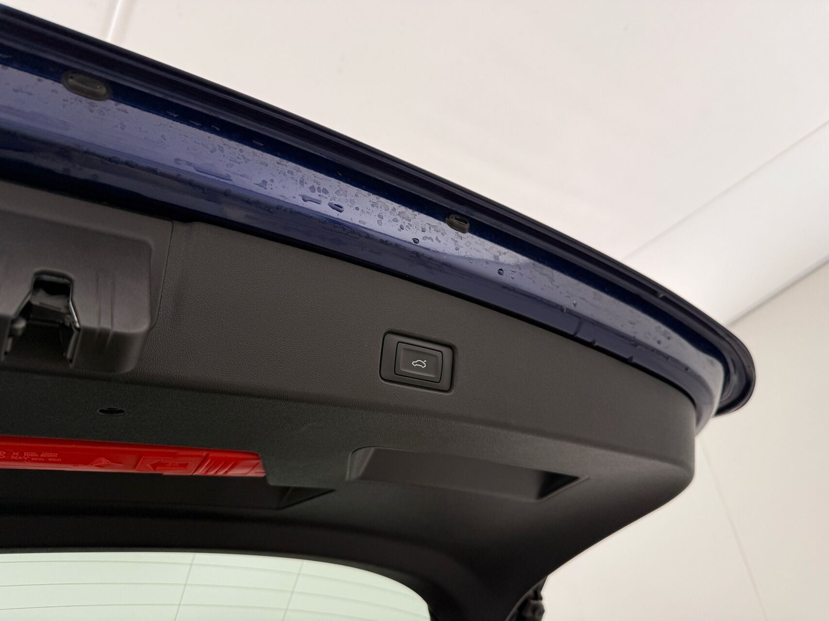 Blå Audi Q4 fra 2022