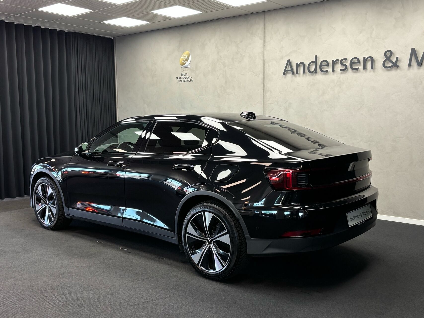 Sort Polestar 2 fra 2023