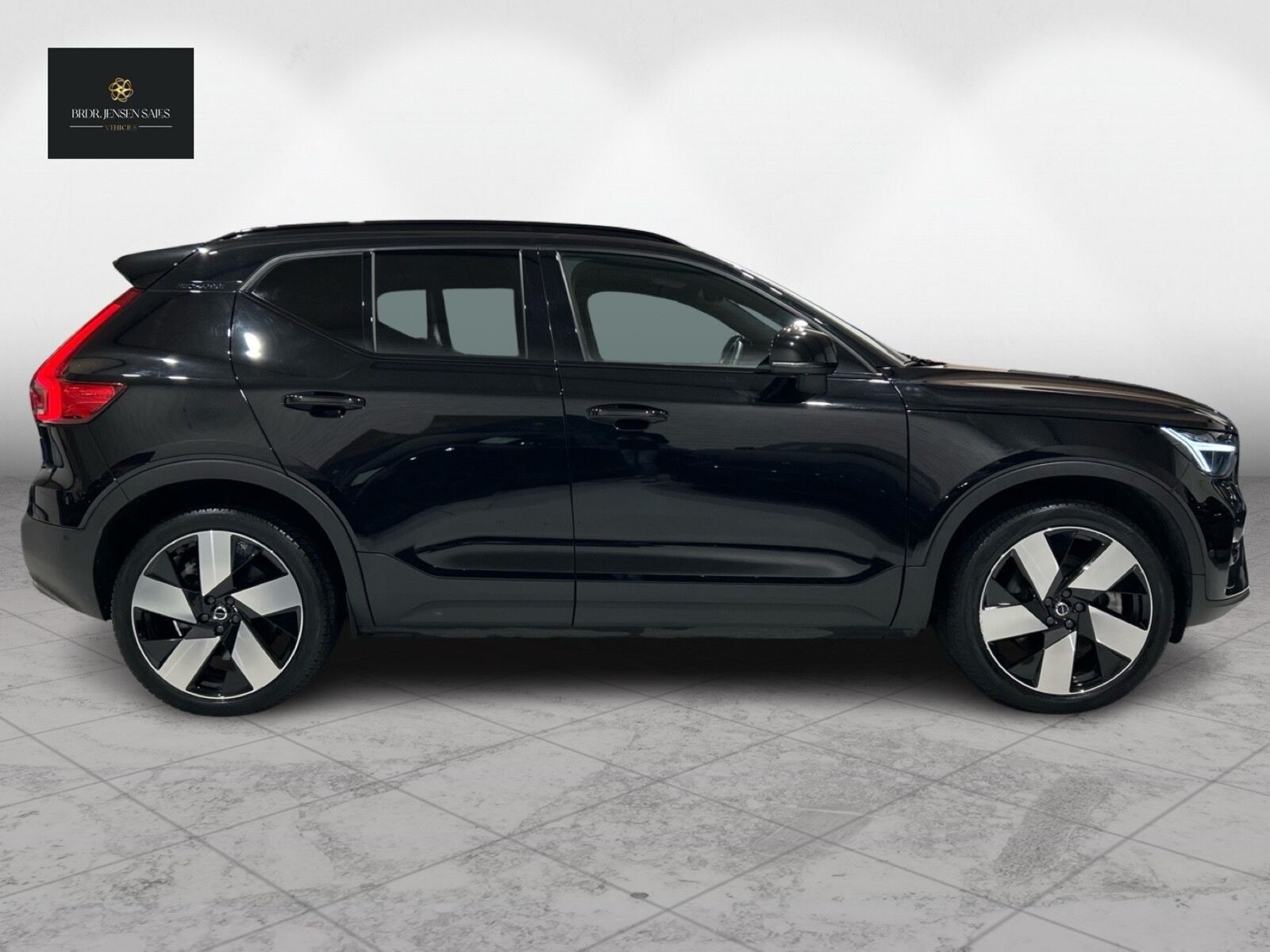 Sort Volvo XC40 fra 2023