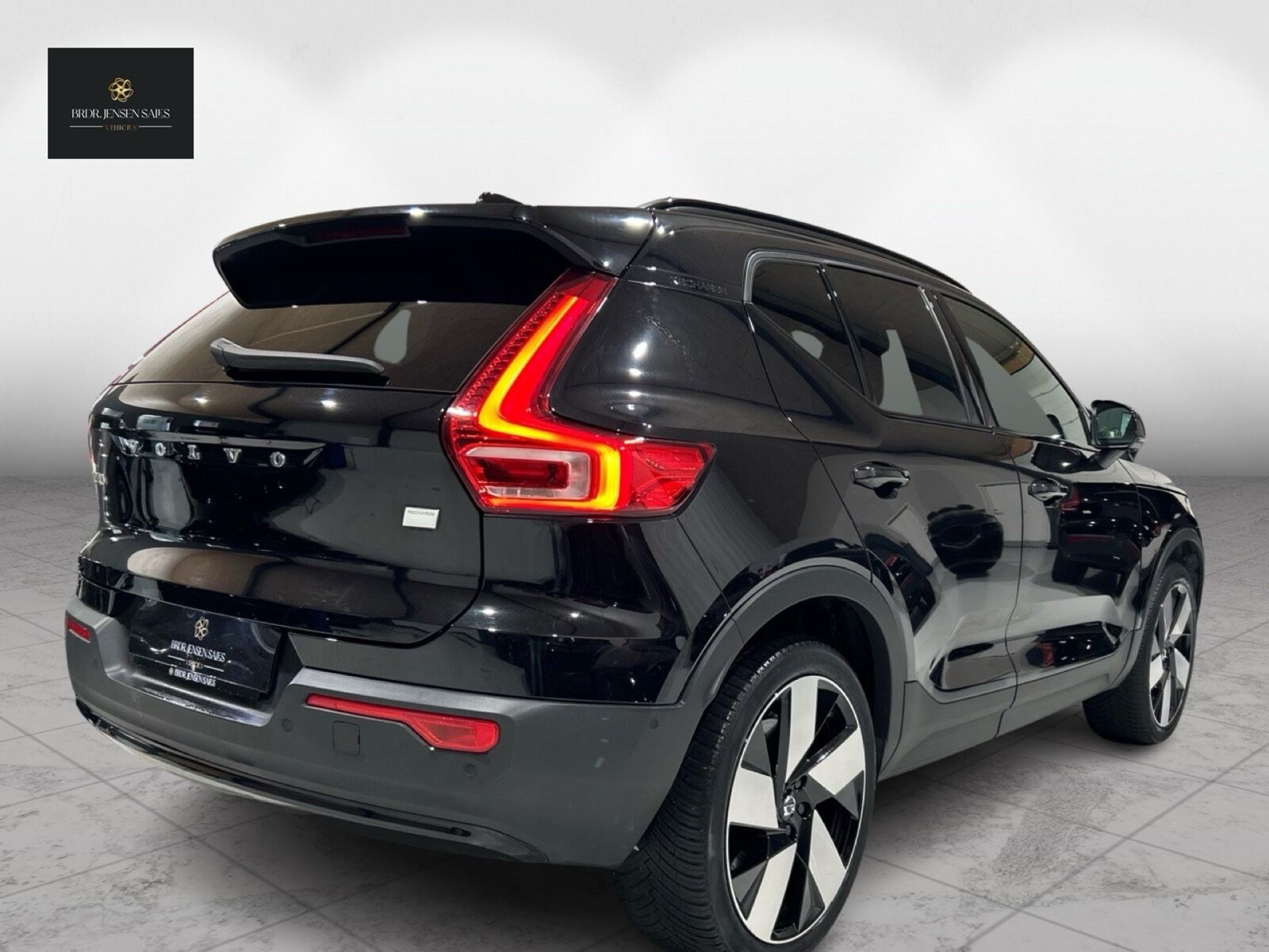 Sort Volvo XC40 fra 2023