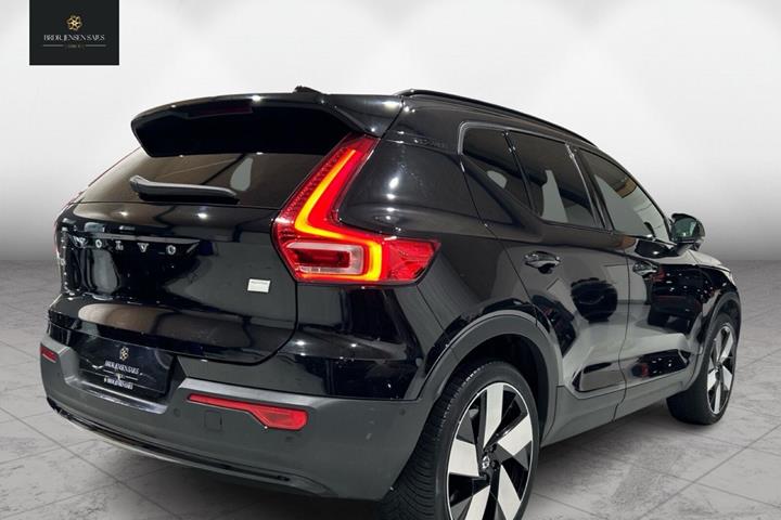 Sort Volvo XC40 fra 2023