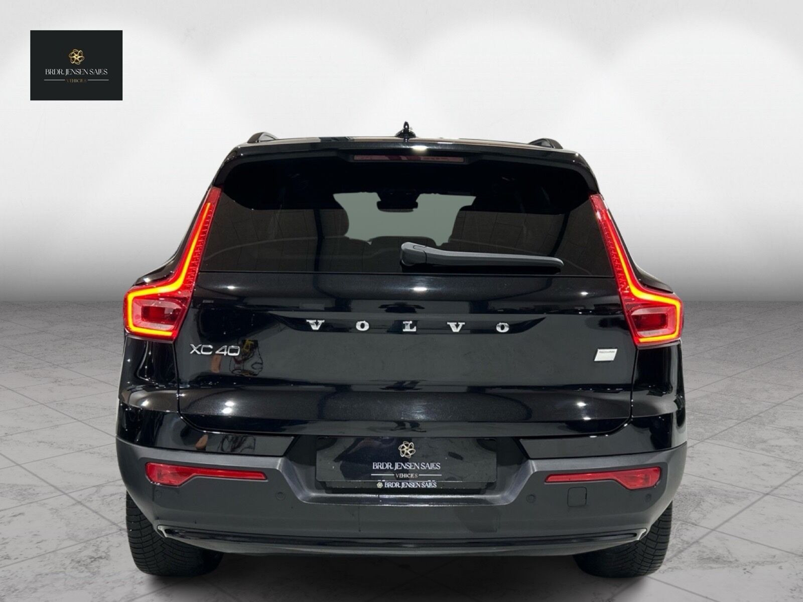 Sort Volvo XC40 fra 2023